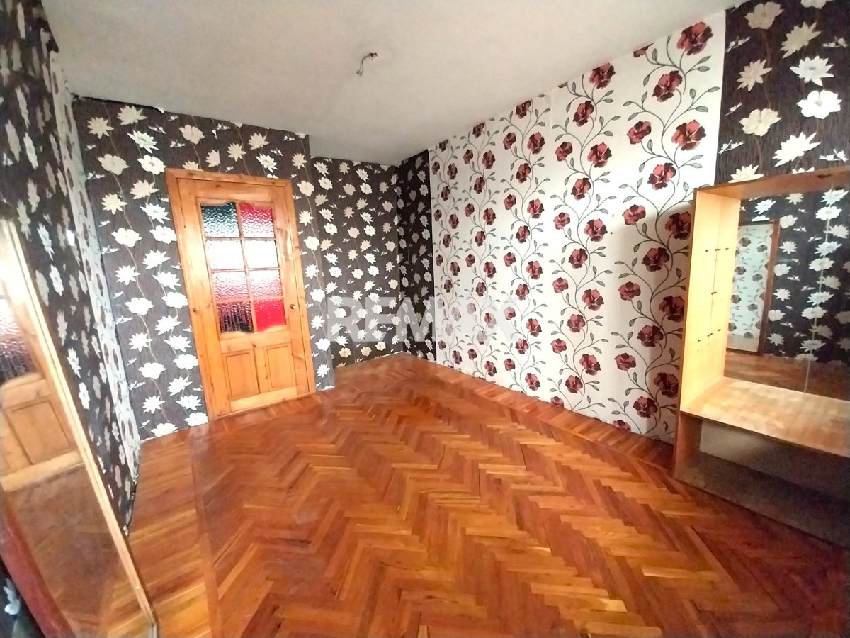 114.900 EUR