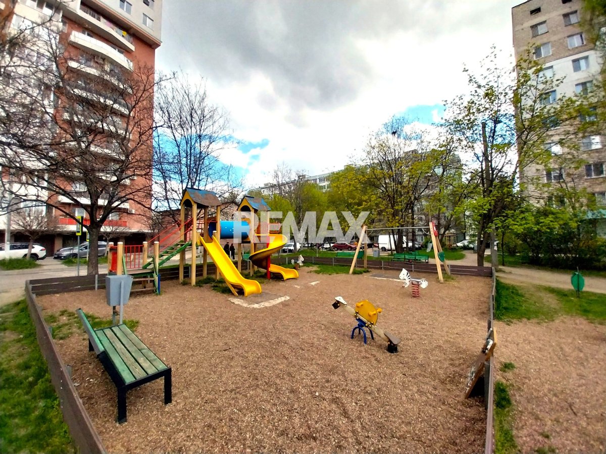 114.900 EUR