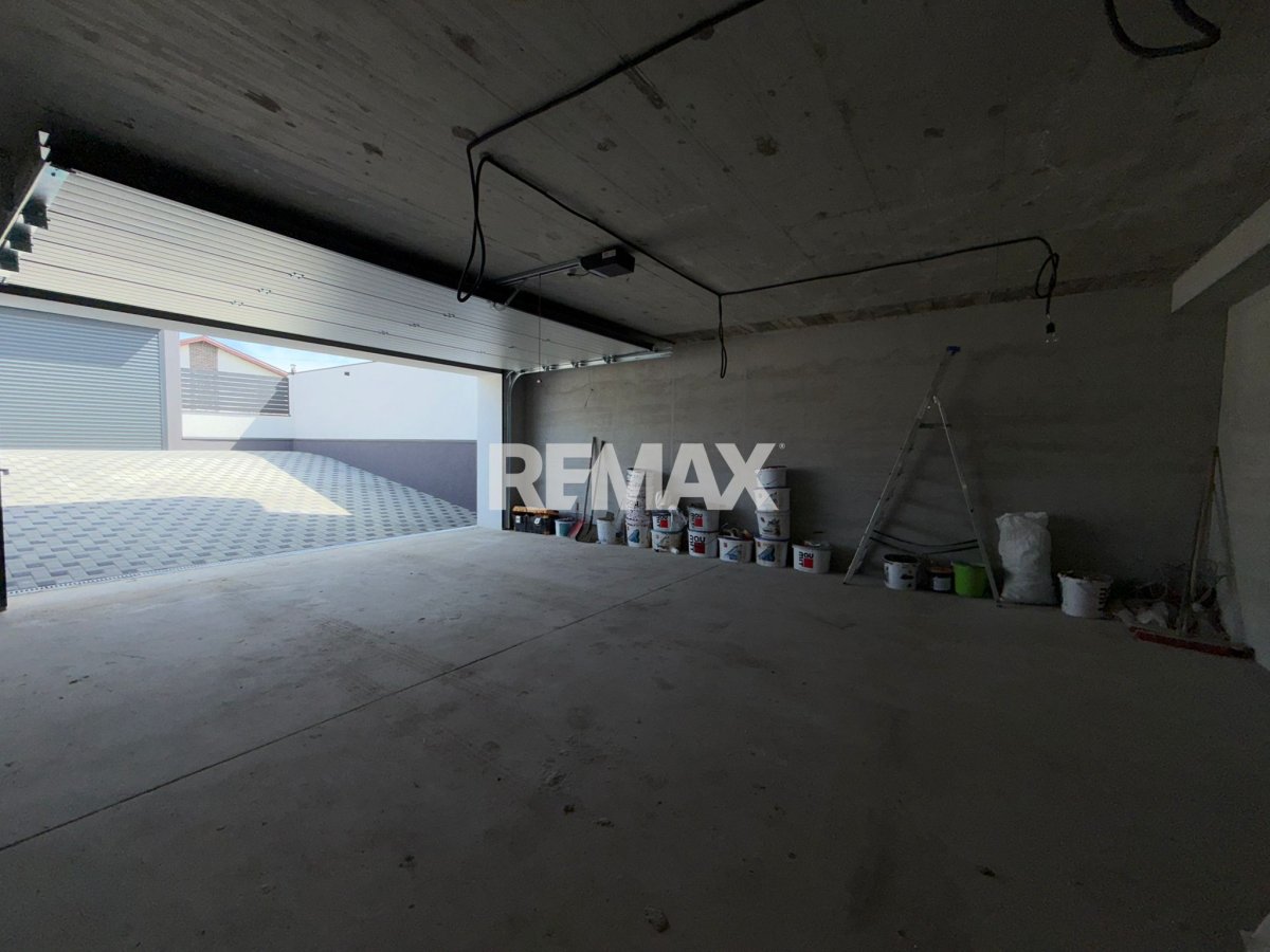 230.000 EUR