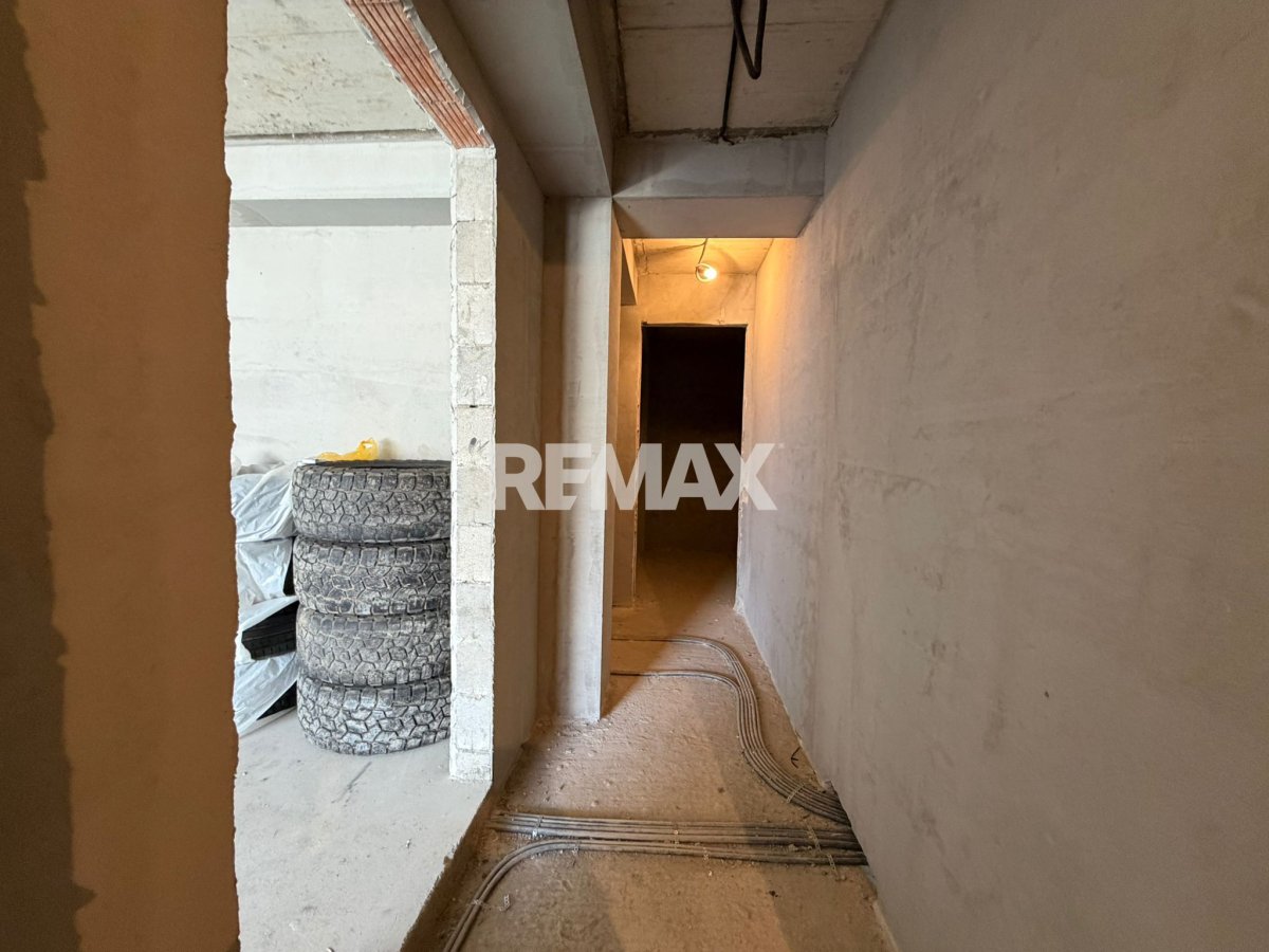 230.000 EUR