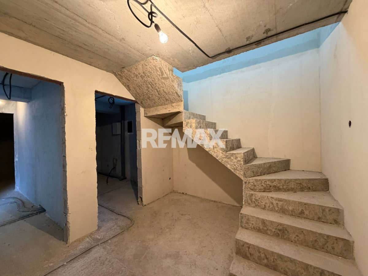 230.000 EUR