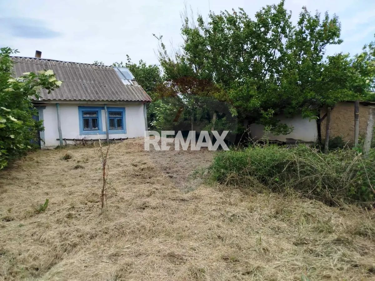 8.000 EUR