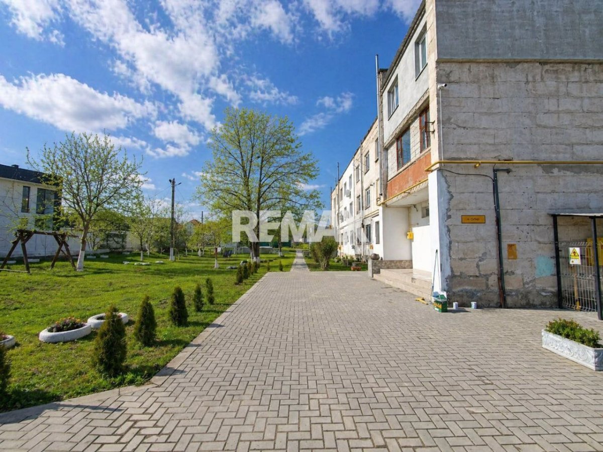 45.800 EUR
