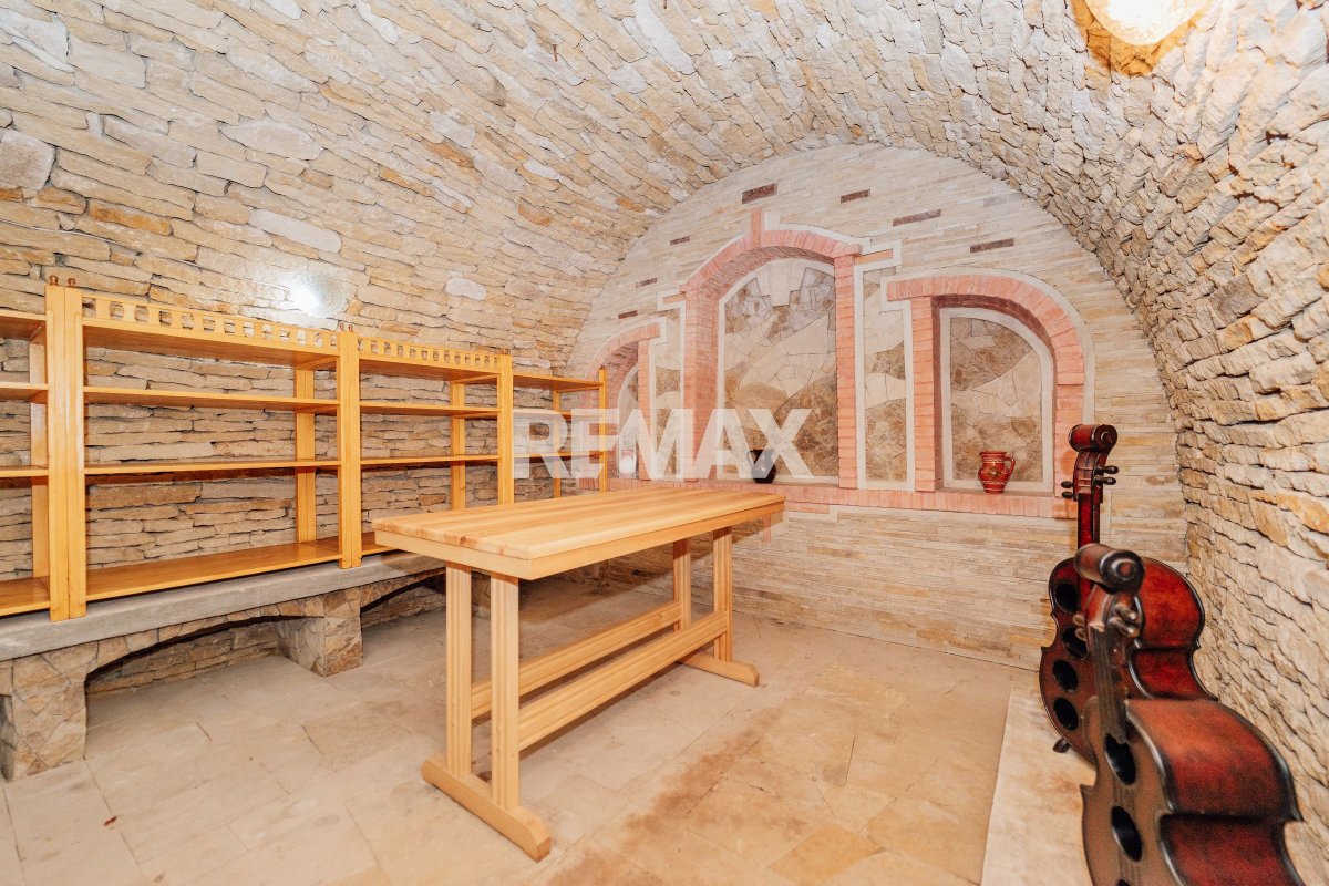 490.000 EUR