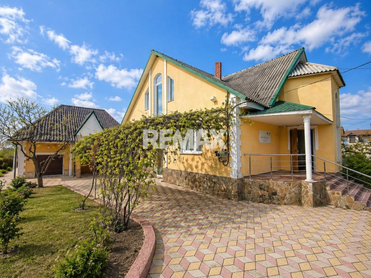 88.900 EUR