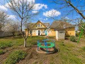 88.900 EUR