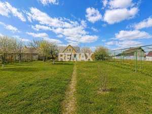 88.900 EUR
