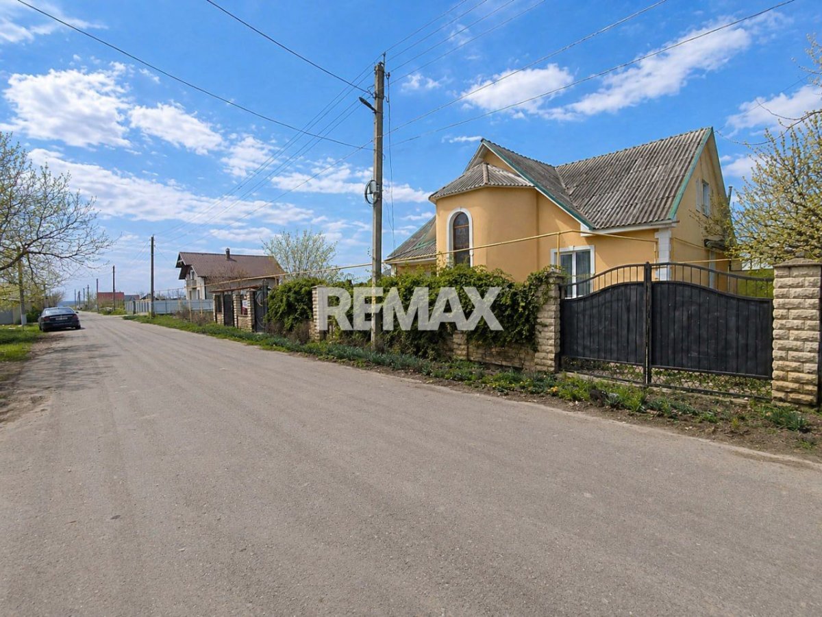 88.900 EUR
