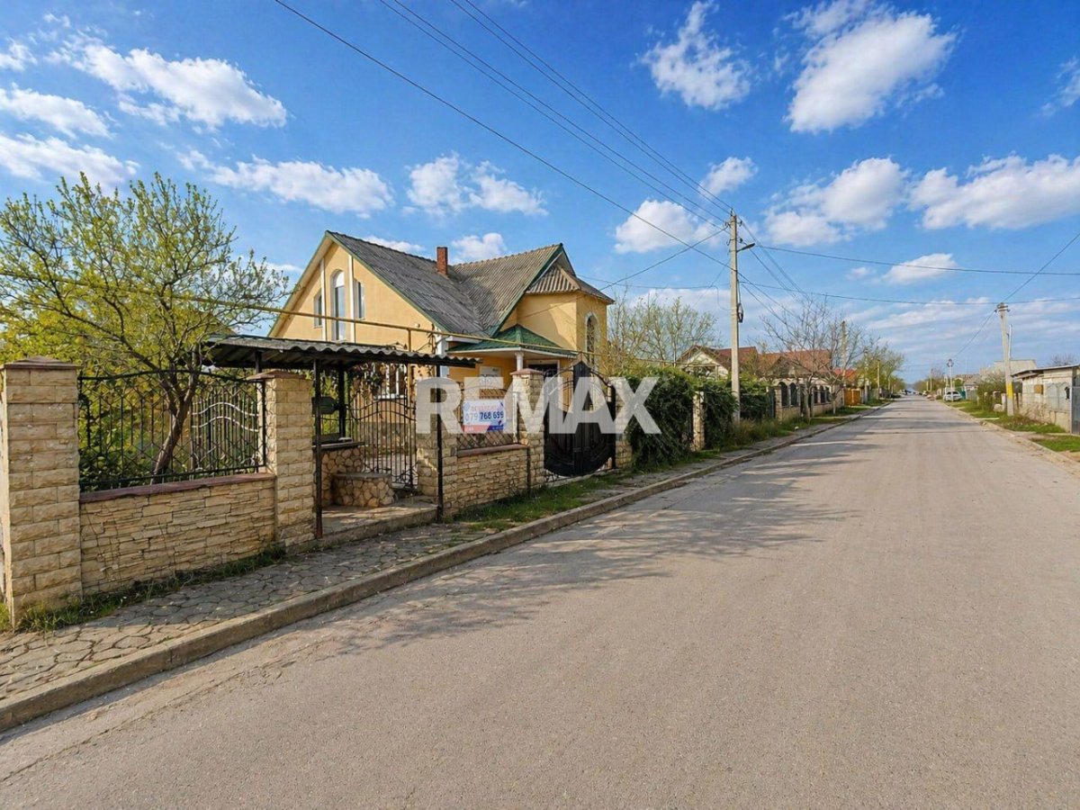 88.900 EUR