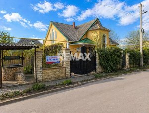 88.900 EUR