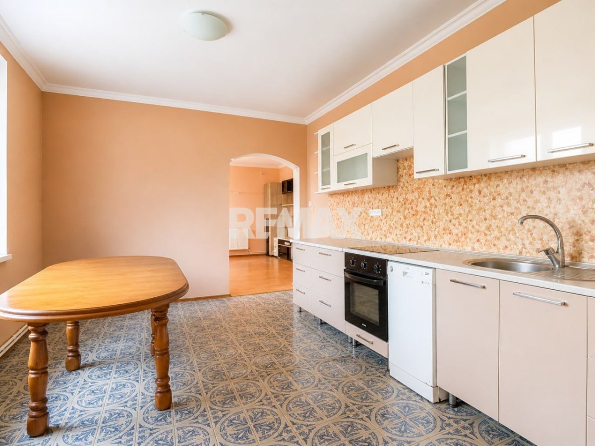 89.900 EUR