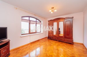 490.000 EUR