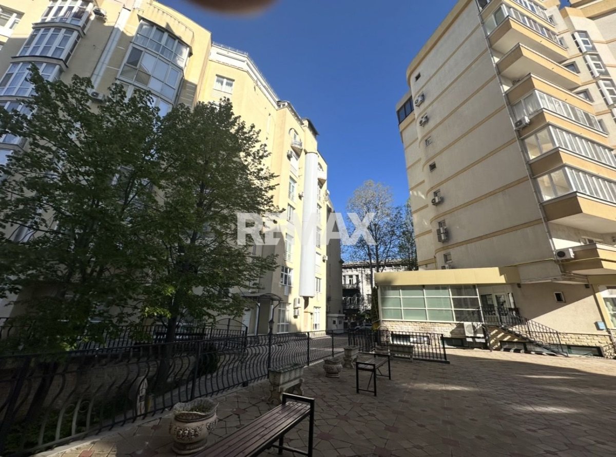 350.000 EUR