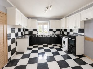 89.900 EUR