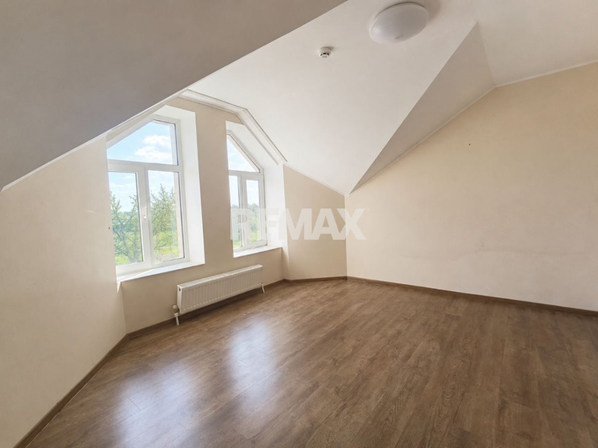 64.900 EUR