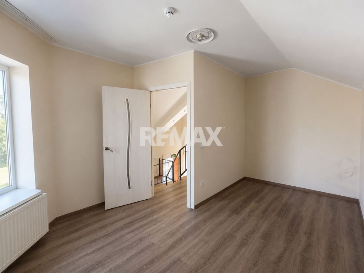 64.900 EUR