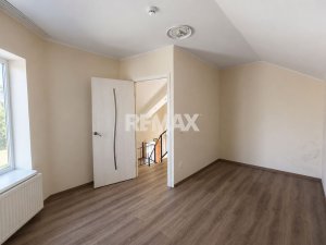 64.900 EUR