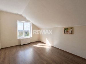 64.900 EUR