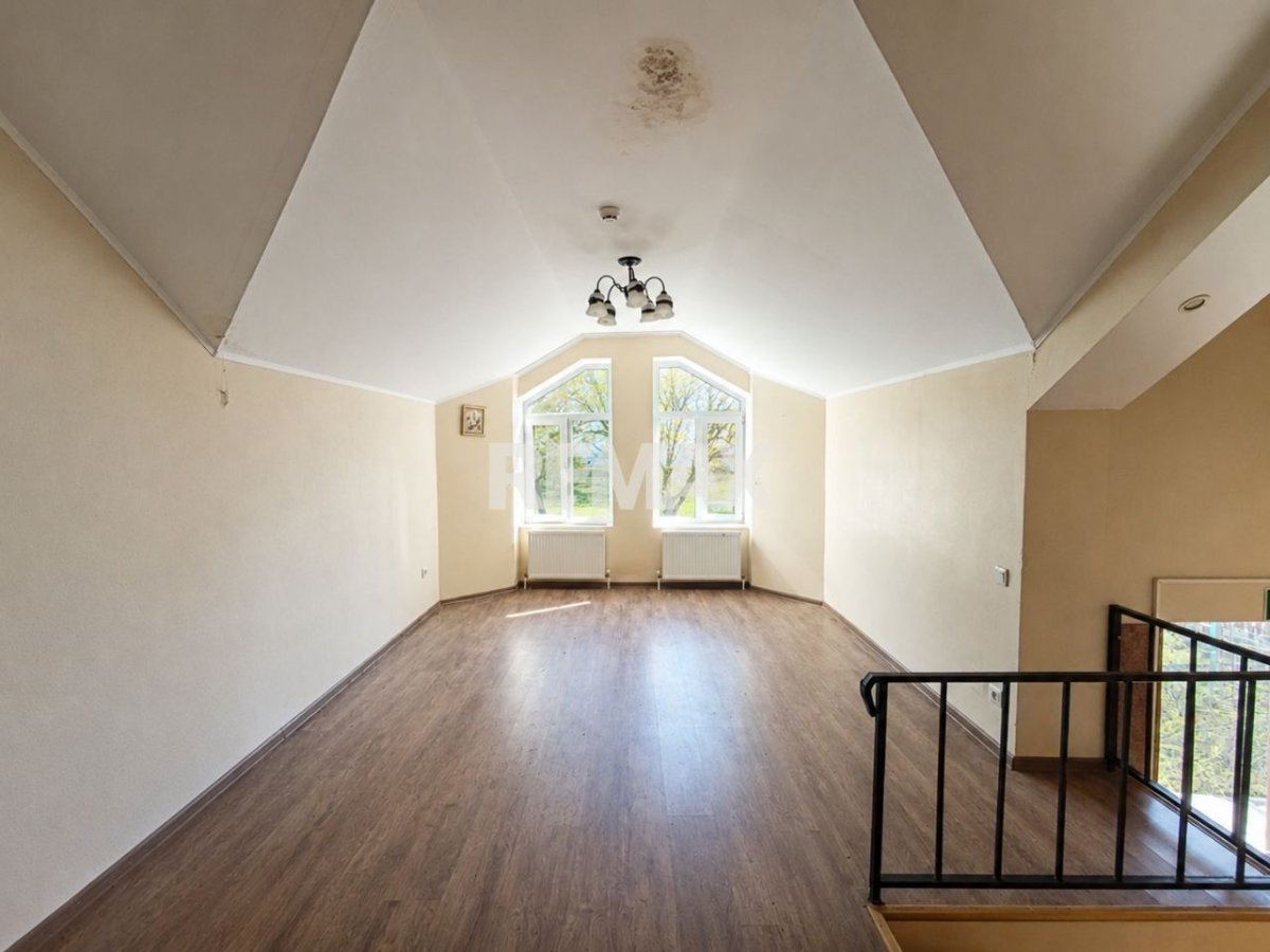 64.900 EUR