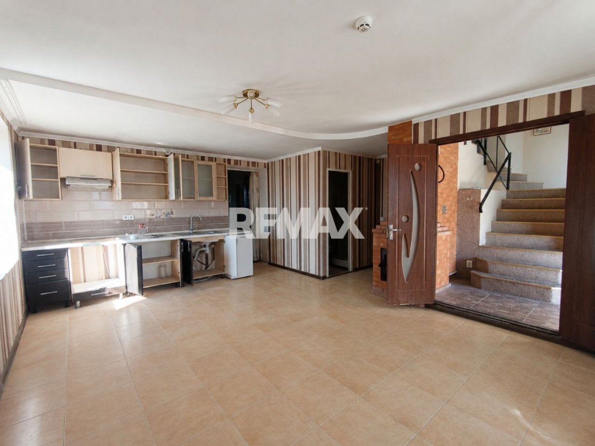 64.900 EUR