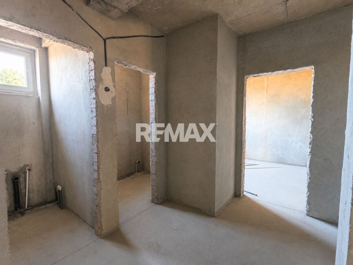 64.900 EUR