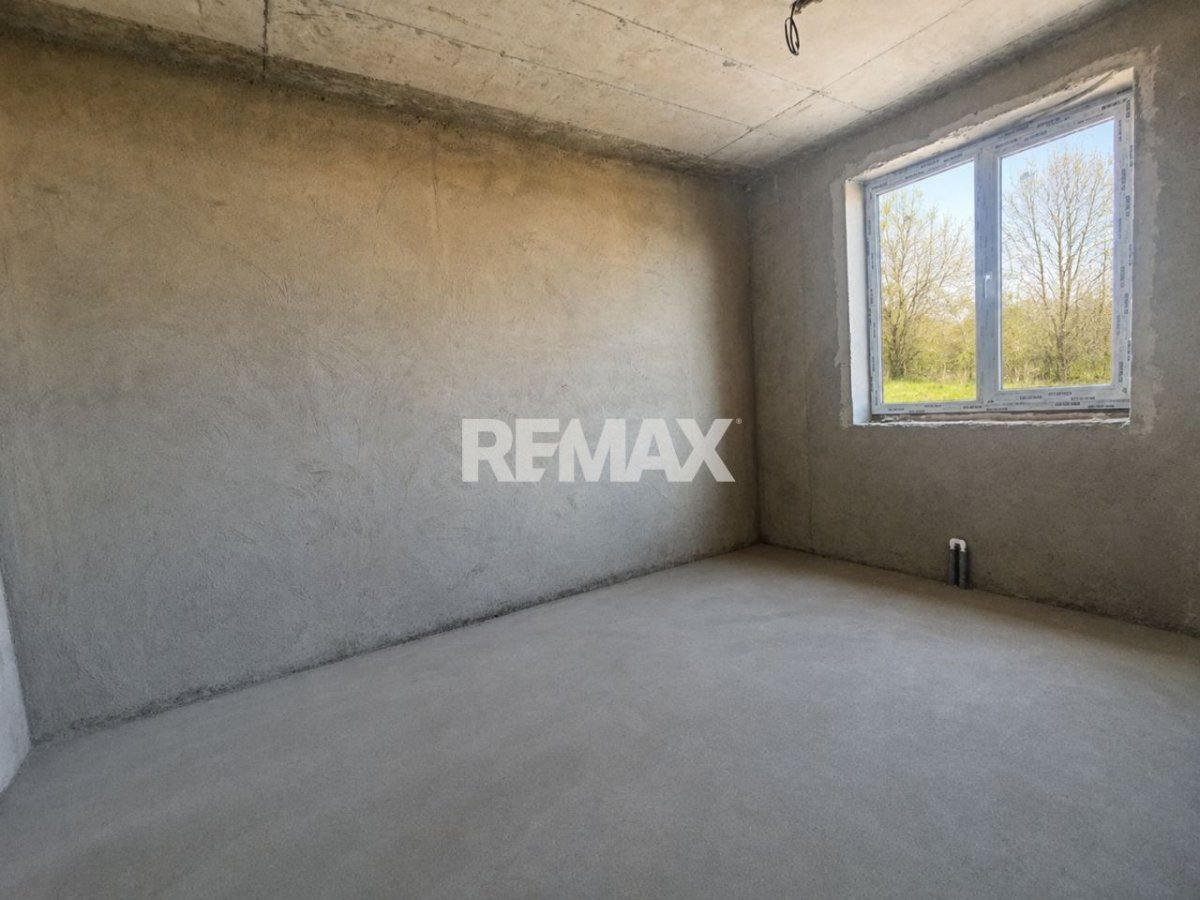 64.900 EUR