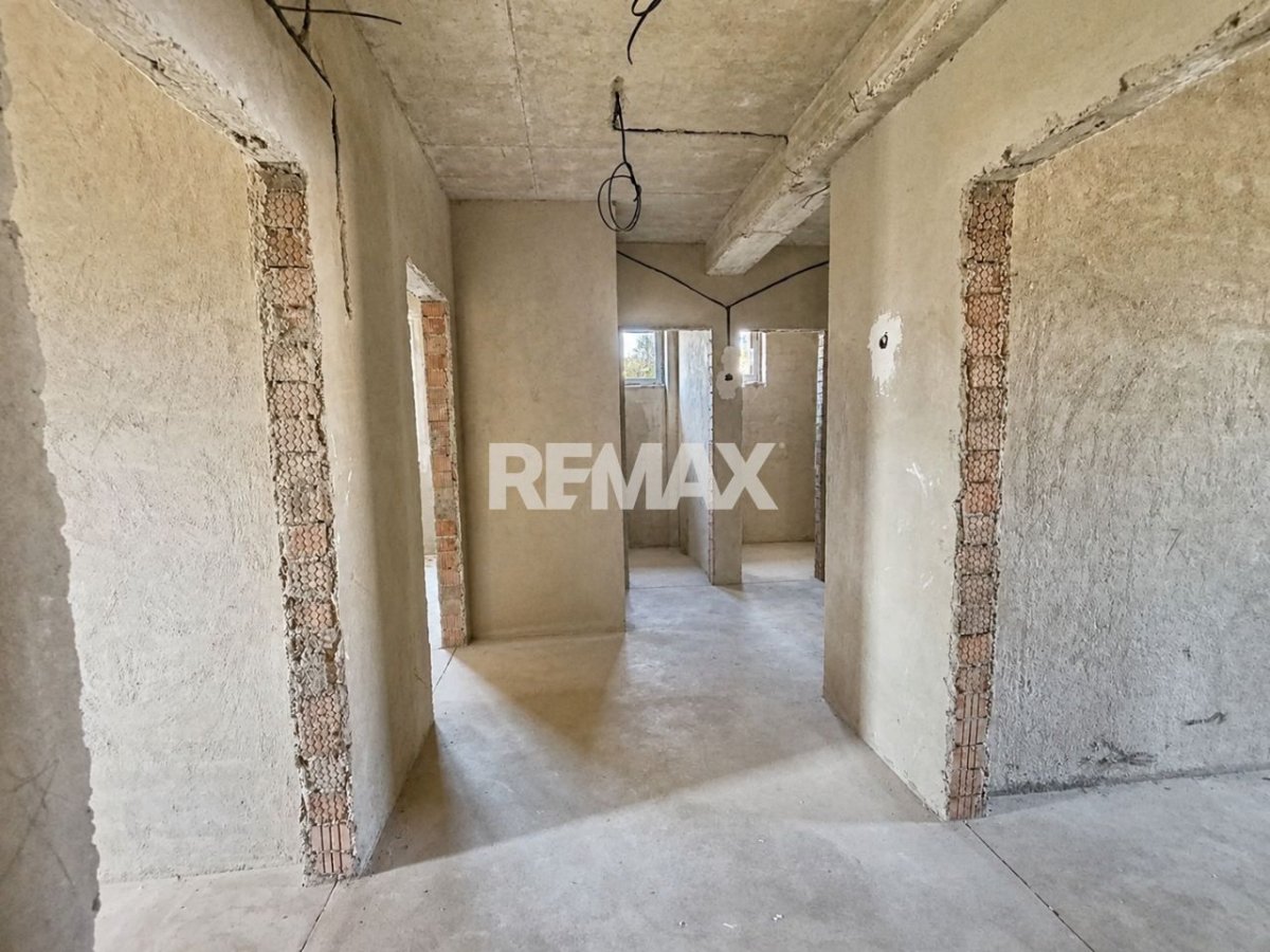 64.900 EUR