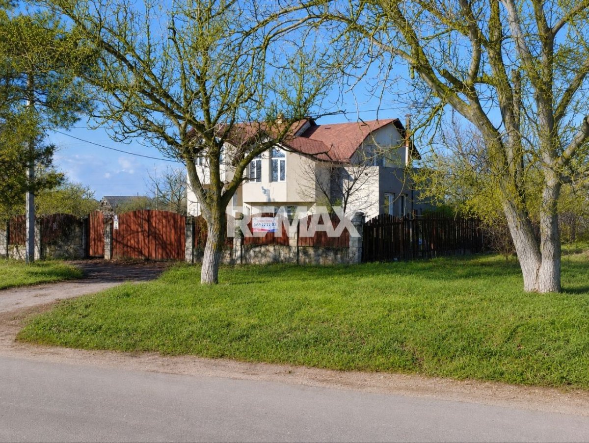 64.900 EUR
