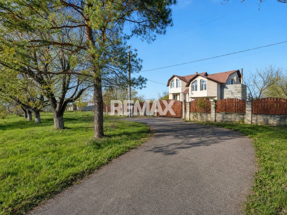 64.900 EUR