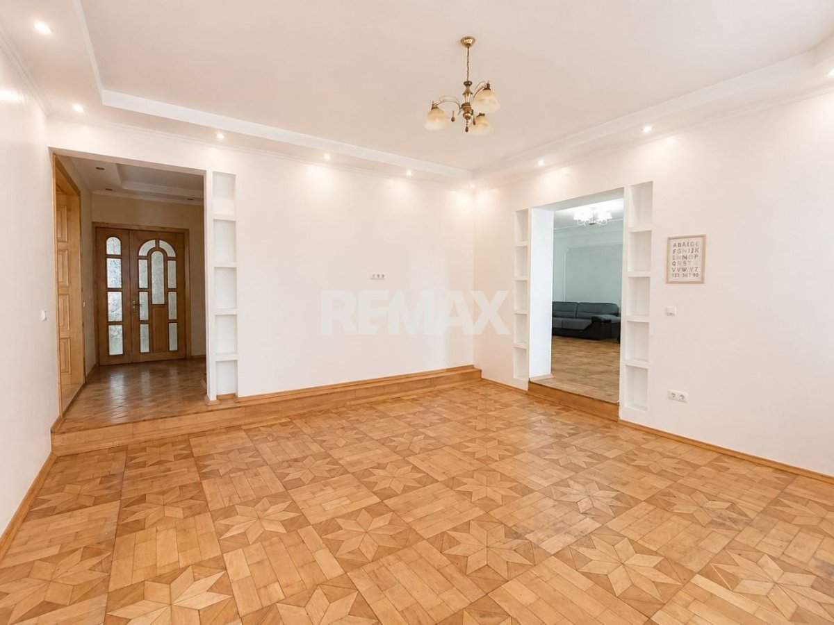 249.000 EUR