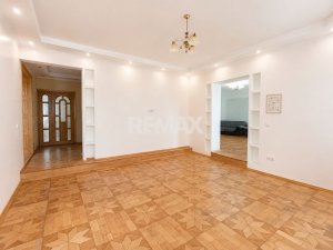249.000 EUR