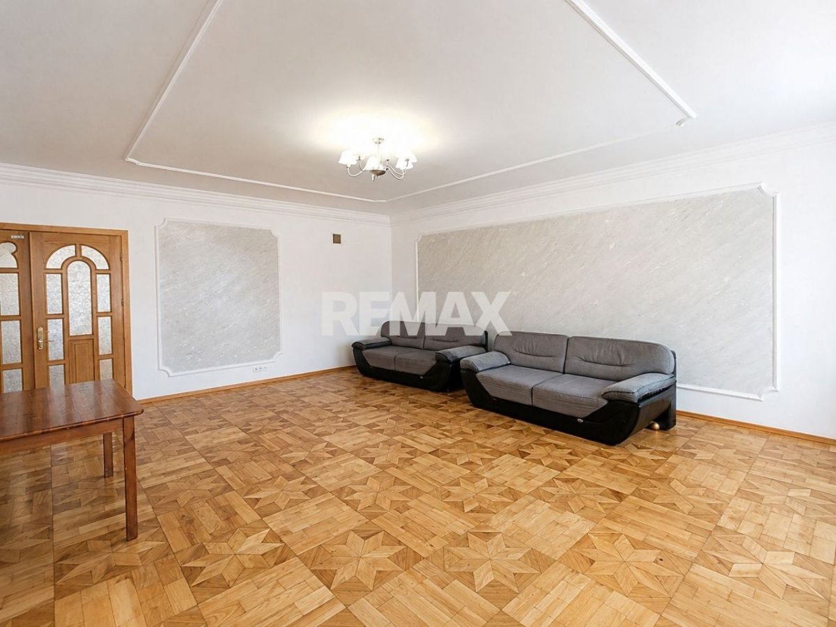249.000 EUR