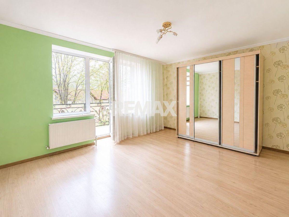 249.000 EUR