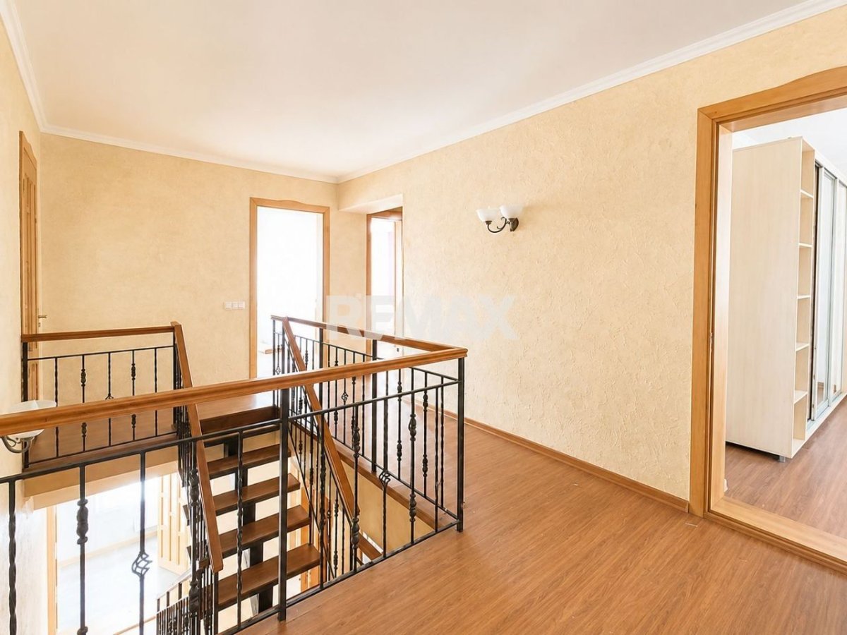 249.000 EUR
