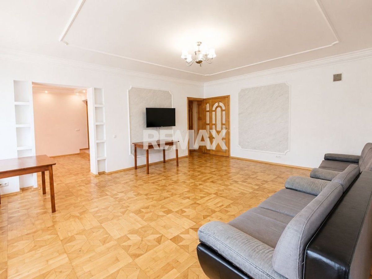 249.000 EUR
