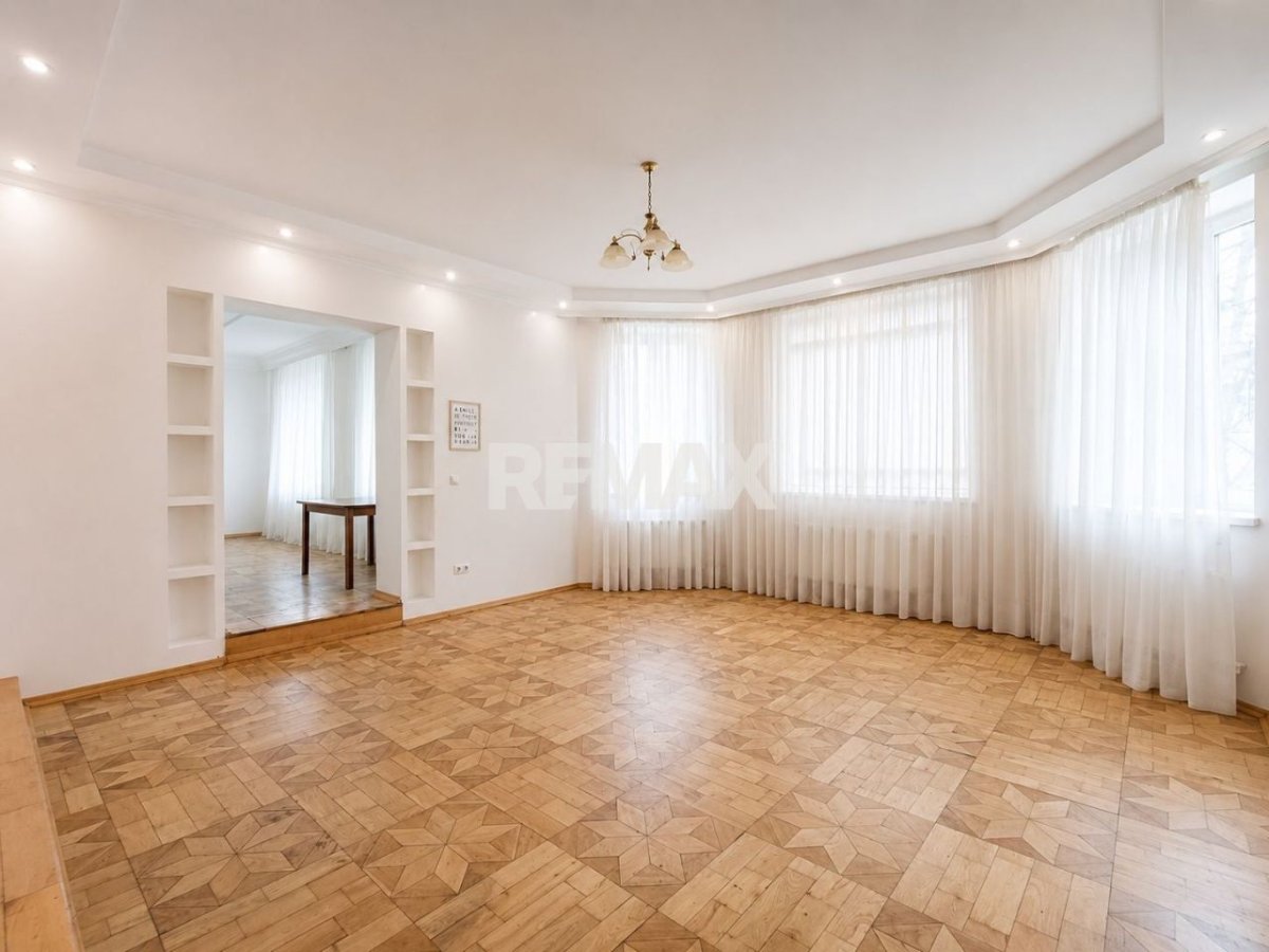 249.000 EUR