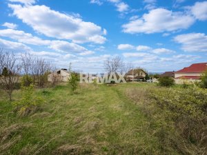 107.900 EUR
