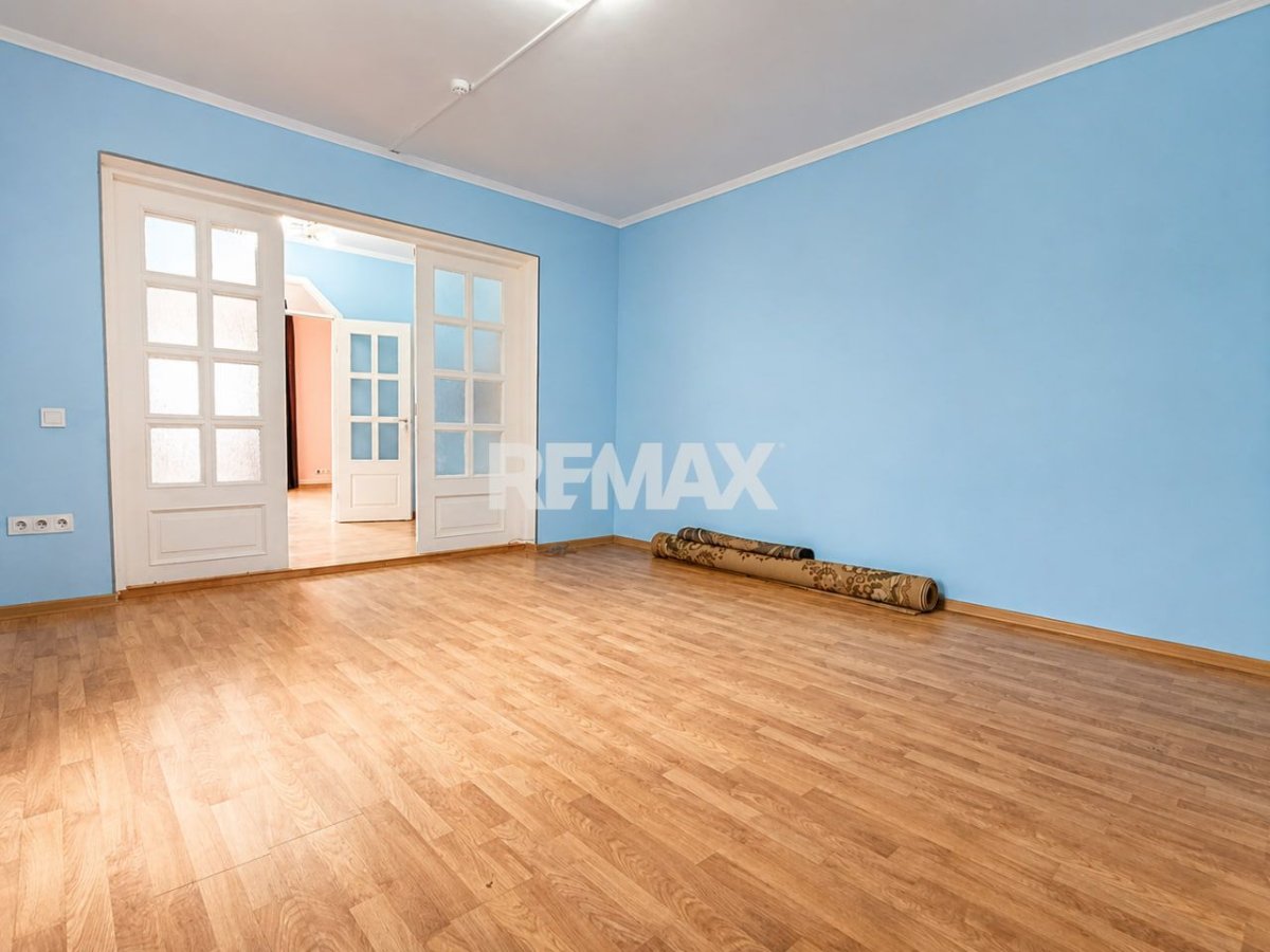 88.900 EUR