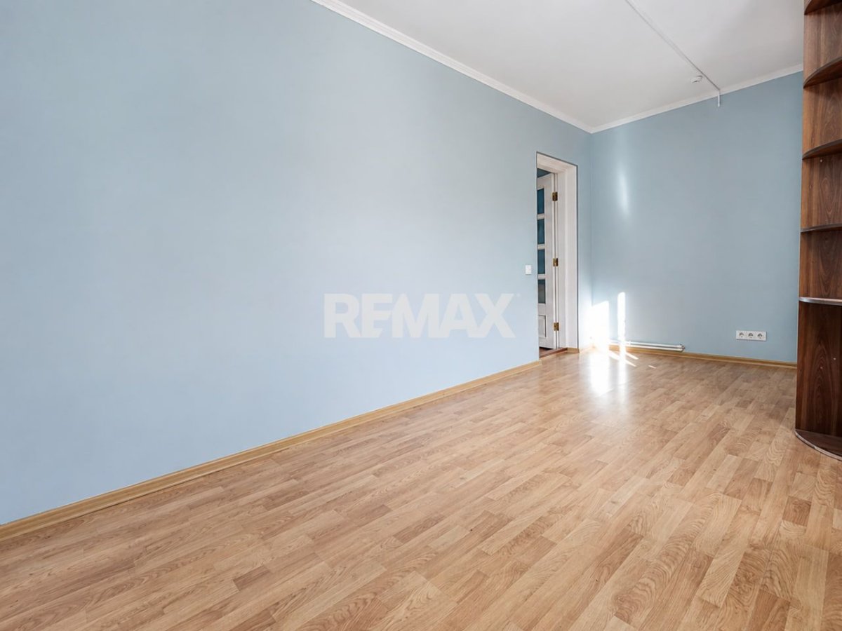 88.900 EUR