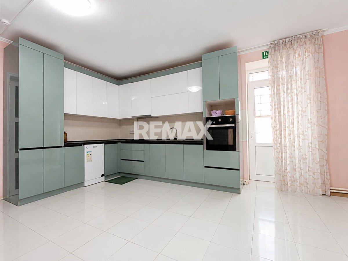 88.900 EUR