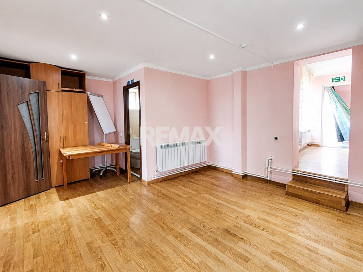 88.900 EUR