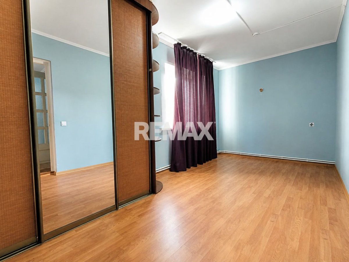 88.900 EUR
