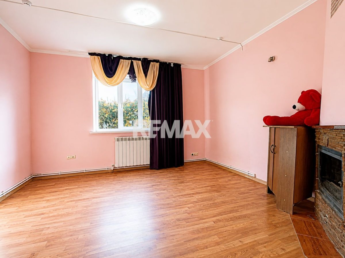 88.900 EUR