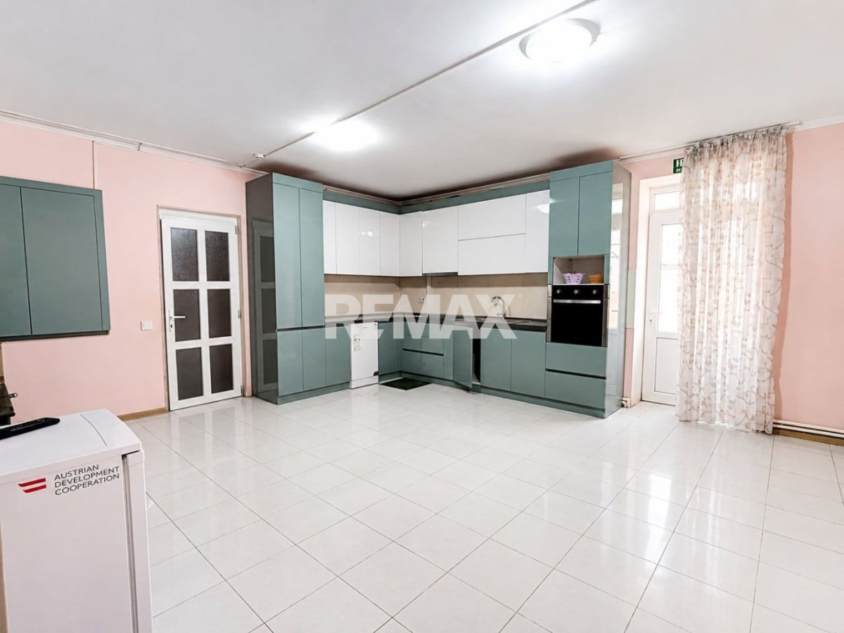 88.900 EUR