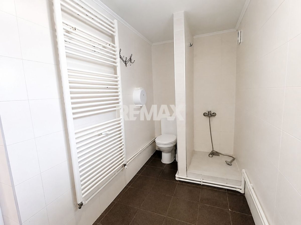 88.900 EUR