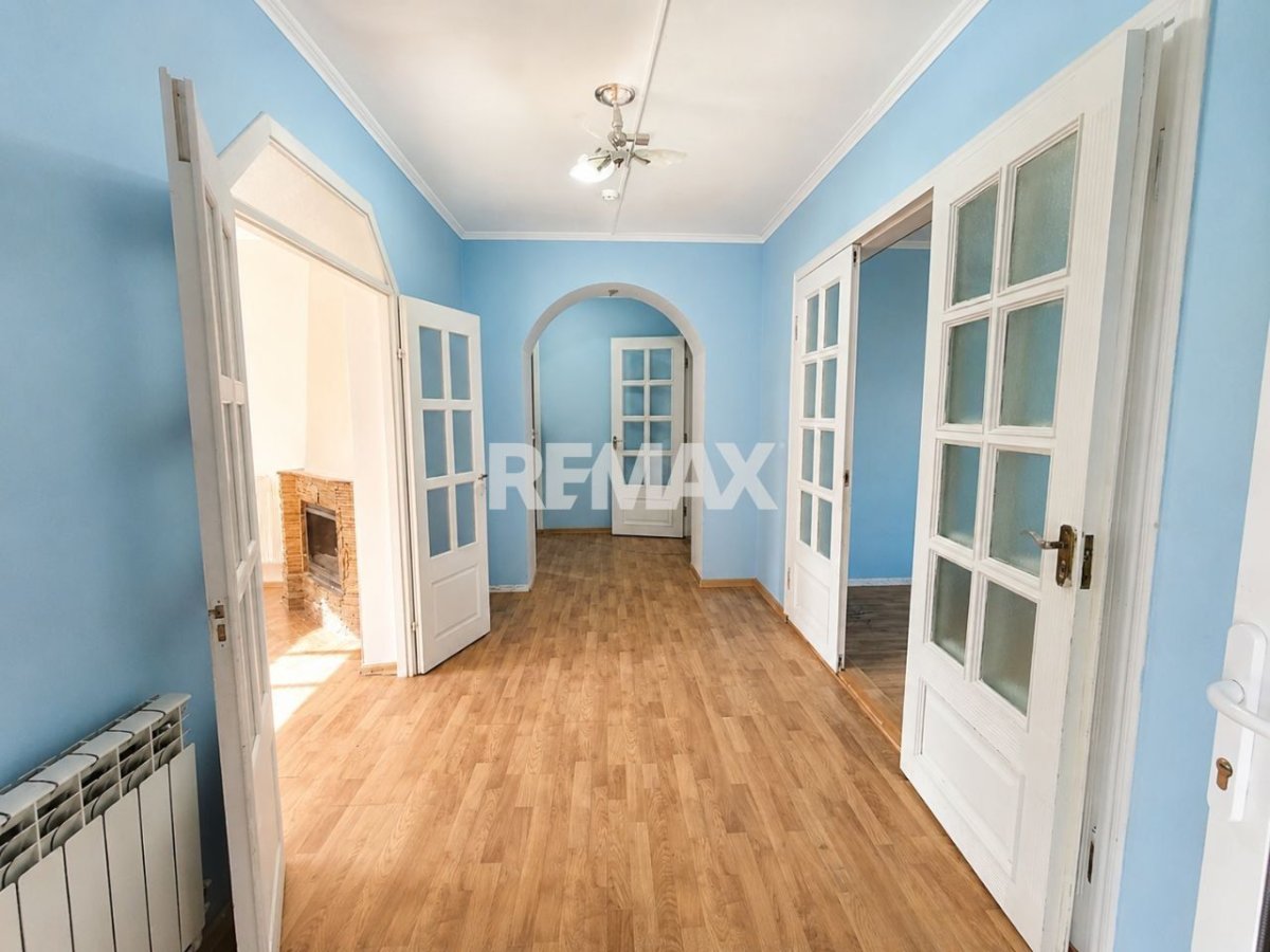 88.900 EUR