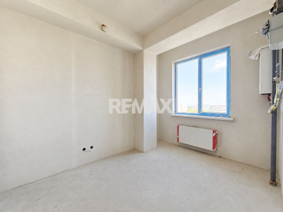 137.900 EUR