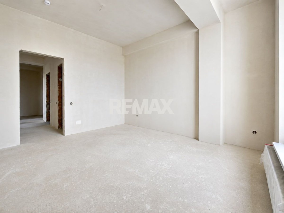 137.900 EUR