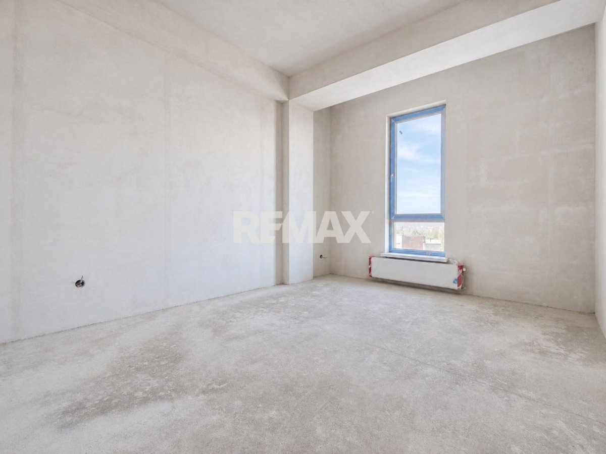 137.900 EUR
