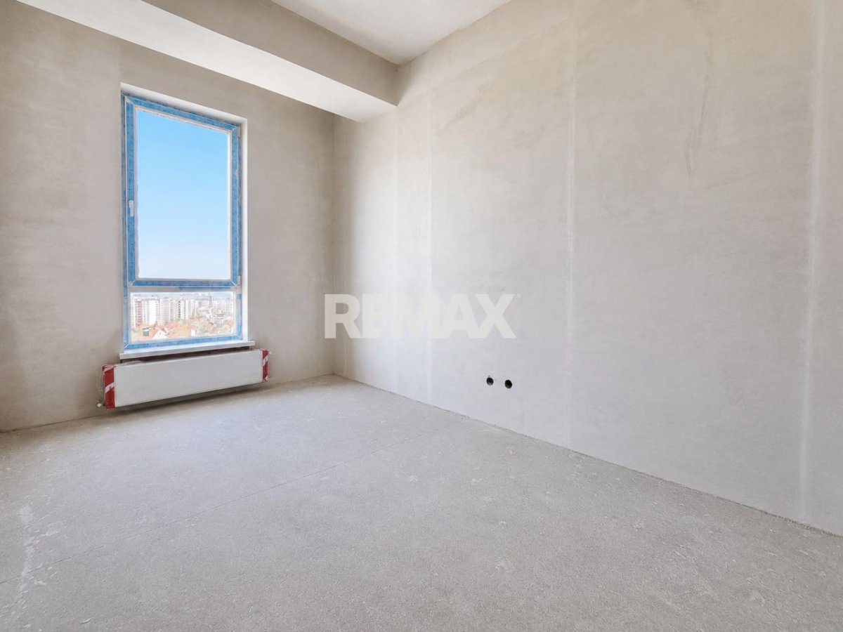137.900 EUR
